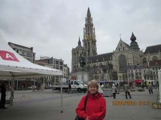 Catedrala Notre Dame -vazut din piata