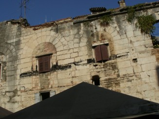 Cetatea palat din Split-se vede ca este locuita