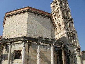 catedrala orasului ridicata pe locul mausoleului