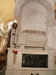 mormantul lui Belini