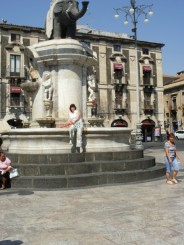 Eu la statuia elefantului