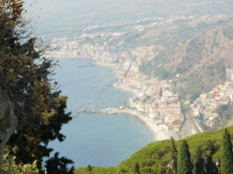 golf al siciliei vazut de pe platoul Taorminei