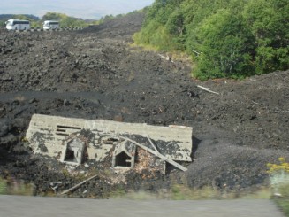 cabana distrusa de lava