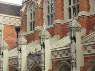 detaliu din cladirea care adaposteste Kingscollege
