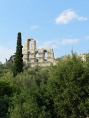 O parte din Acropole vazute de jos