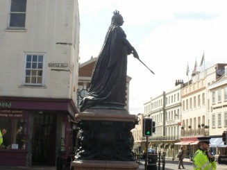 statuia reginei Victoria