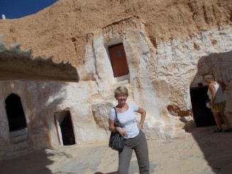 in curtea interioara