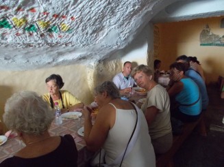 servind specialitati berbere...