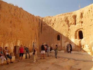 in curtea mare a locuintei