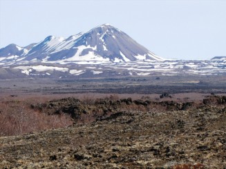 Islanda Dimmuborgir (Castele intunecate)
