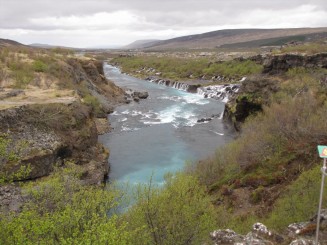 Islanda Hraunfossar si Barnafoss