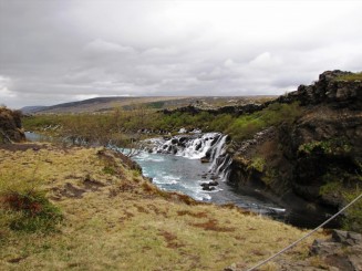 Islanda Hraunfossar si Barnafoss