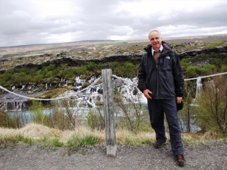 Islanda Hraunfossar si Barnafoss
