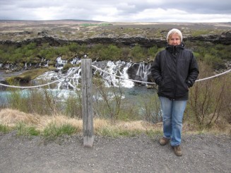 Islanda Hraunfossar si Barnafoss