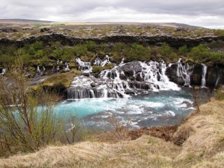Islanda Hraunfossar si Barnafoss