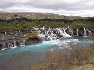 Islanda Hraunfossar si Barnafoss