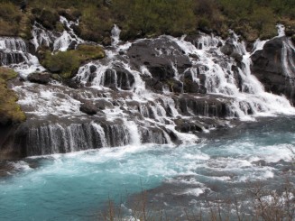 Islanda Hraunfossar si Barnafoss
