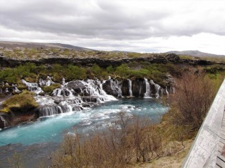 Islanda Hraunfossar si Barnafoss