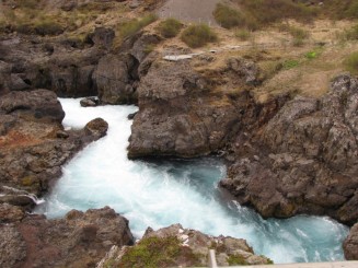 Islanda Hraunfossar si Barnafoss