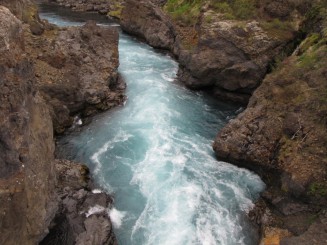 Islanda Hraunfossar si Barnafoss