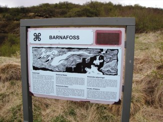 Islanda Hraunfossar si Barnafoss