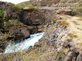 Islanda Hraunfossar si Barnafoss