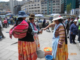 Oameni, culori, strazi