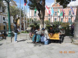 Oameni, culori, strazi