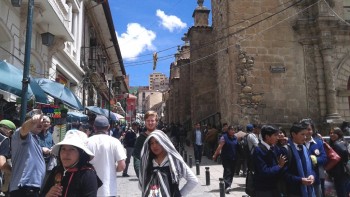 Oameni, culori, strazi