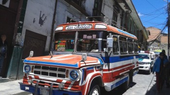 Oameni, culori, strazi