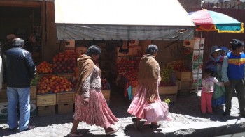 Oameni, culori, strazi