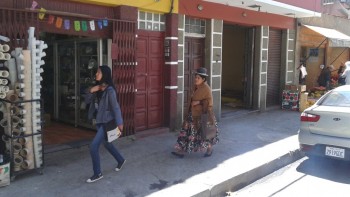 Oameni, culori, strazi