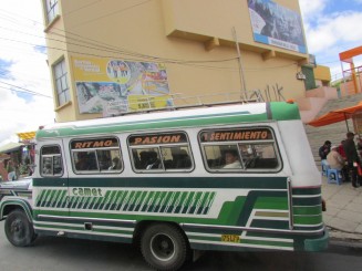 Oameni, culori, strazi