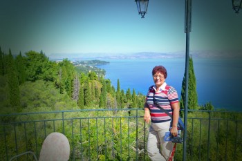 o mica terasa care iti incanta vederea cu un frumos peisaj