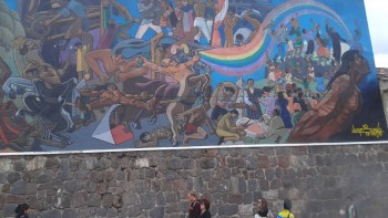 Un grafitti ce se intinde pe vreo 50-60 m cuprinzand scene din istoria Imp.Inca