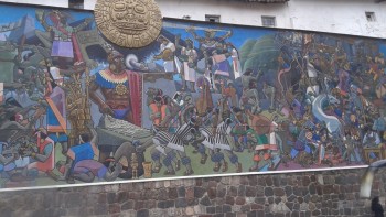 Un grafitti ce se intinde pe vreo 50-60 m cuprinzand scene din istoria Imp.Inca