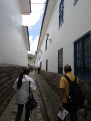 Ziduri Inca incorporate in cladiri coloniale