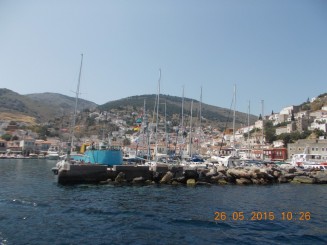 ajunsi in portul Hydra