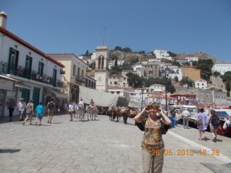 pornim pe jos spre catedrala din port