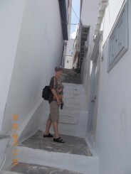 ne continuam drumul rcand scari fara sfarsit...