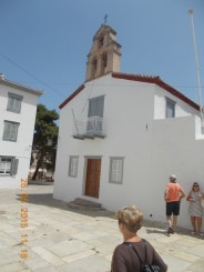 am ajuns la o biserica,sora mea se hotareste sa se intoarca