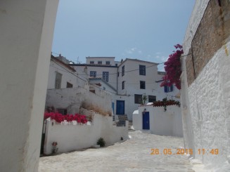 nu ma mai satur sa admir aceste casute...