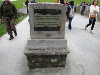 Irlanda, Cliffs of Moher sau eterna si magnifica batalie intre ocean si uscat