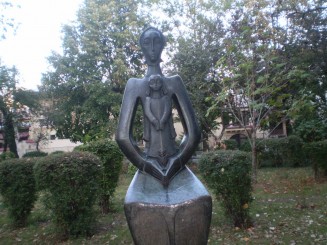 Statuia Maternitate din Ploiesti