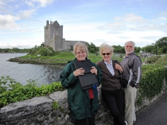 Irlanda, ţinutul Burren, opera daltuita de natura versus cea faurita de om