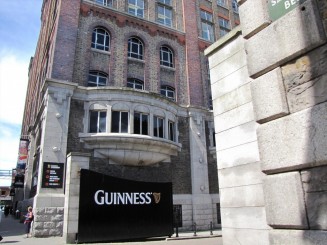 Irlanda, Dublin si brandurile sale:pub-uri, bere Guinness, muzica si dansuri irish live