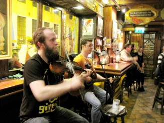 Irlanda, Dublin si brandurile sale:pub-uri, bere Guinness, muzica si dansuri irish live