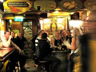 Irlanda, Dublin si brandurile sale:pub-uri, bere Guinness, muzica si dansuri irish live