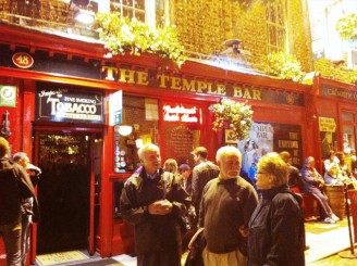 Irlanda, Dublin si brandurile sale:pub-uri, bere Guinness, muzica si dansuri irish live