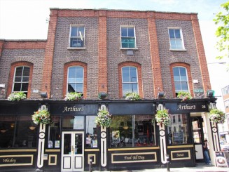 Irlanda, Dublin si brandurile sale:pub-uri, bere Guinness, muzica si dansuri irish live